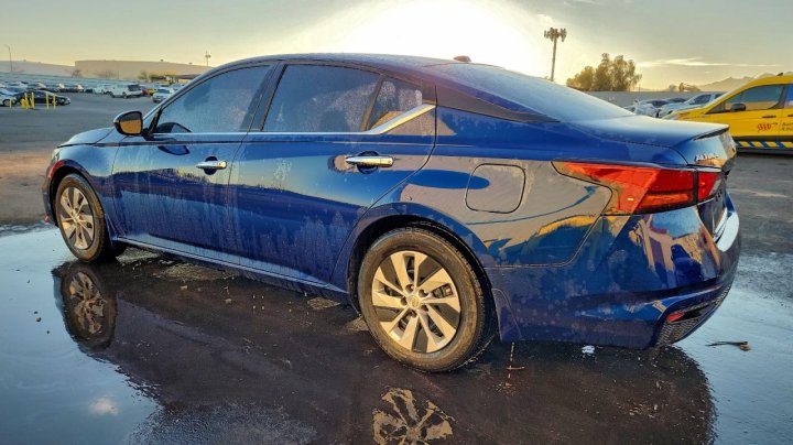 Nissan Altima  2020