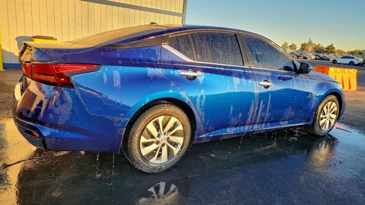Nissan Altima  2020