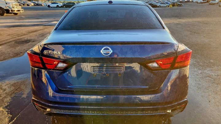 Nissan Altima  2020