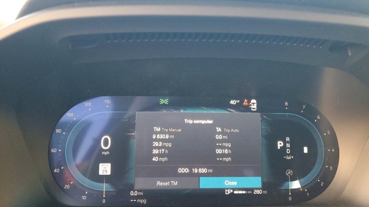 Volvo XC40  2025