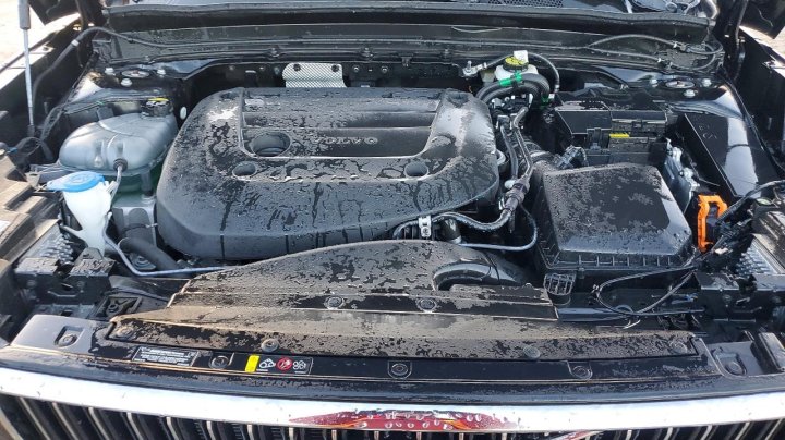 Volvo XC40  2025