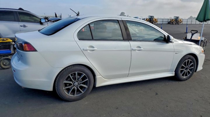 Mitsubishi Lancer  2017