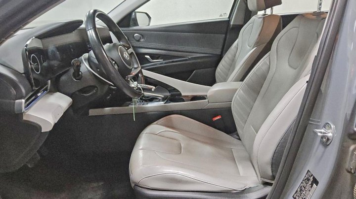 Hyundai Elantra  2023