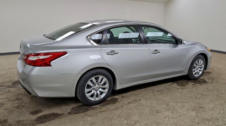 Nissan Altima  2016