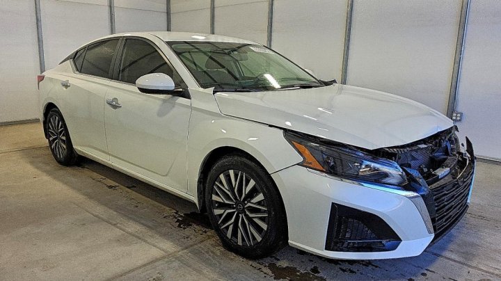 Nissan Altima  2023