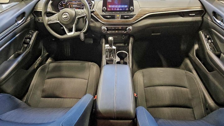 Nissan Altima  2023