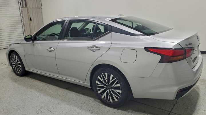 Nissan Altima  2024
