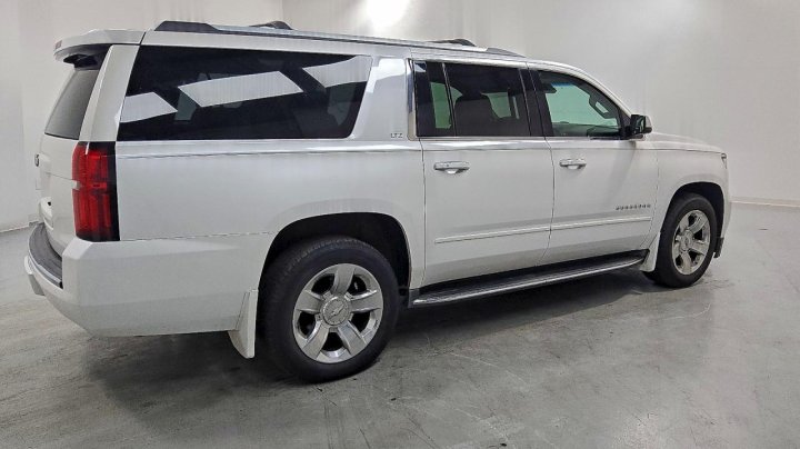 Chevrolet Suburban  2016