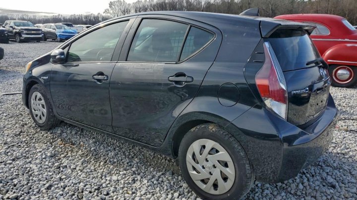 Toyota PRIUS C  2016