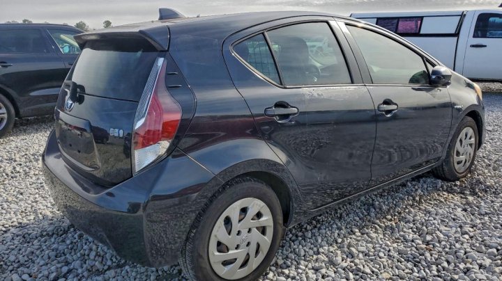 Toyota PRIUS C  2016