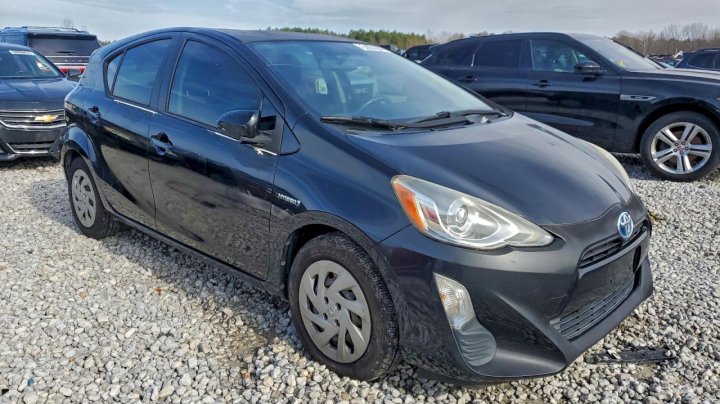Toyota PRIUS C  2016