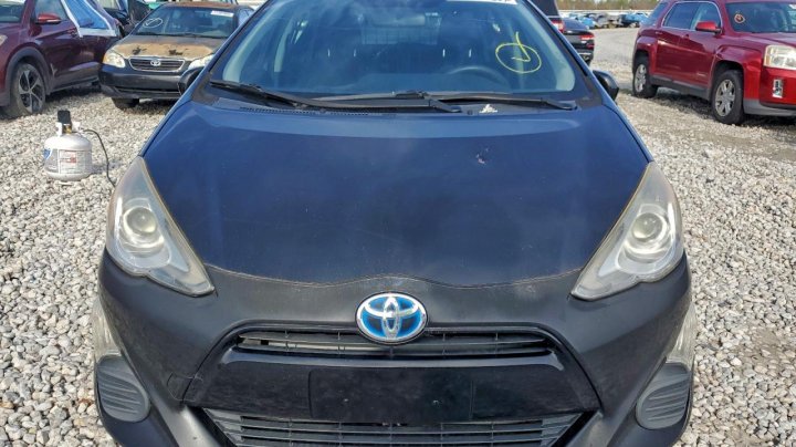 Toyota PRIUS C  2016