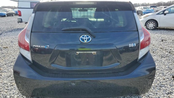 Toyota PRIUS C  2016
