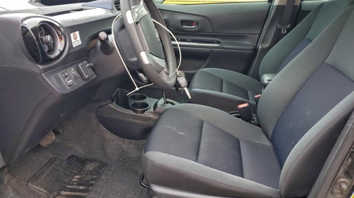 Toyota PRIUS C  2016
