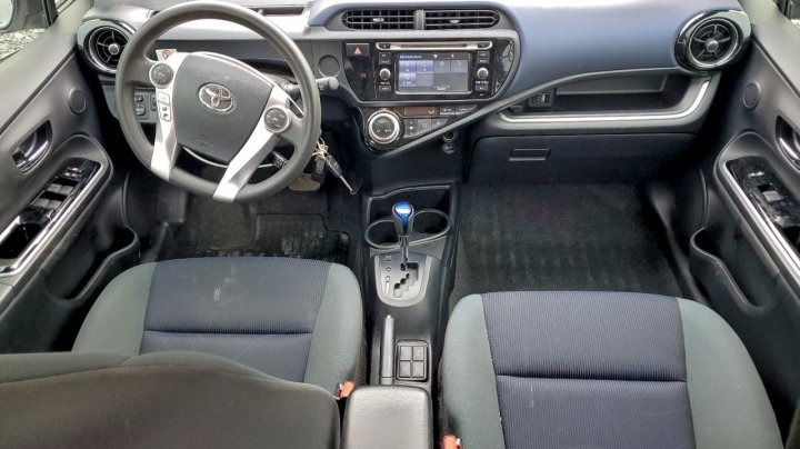 Toyota PRIUS C  2016