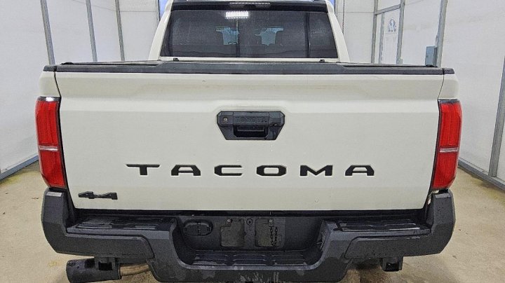 Toyota TACOMA  2024
