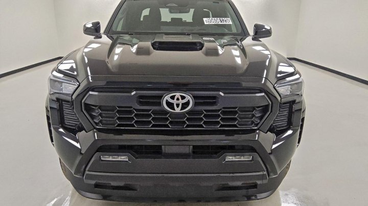 Toyota TACOMA  2024