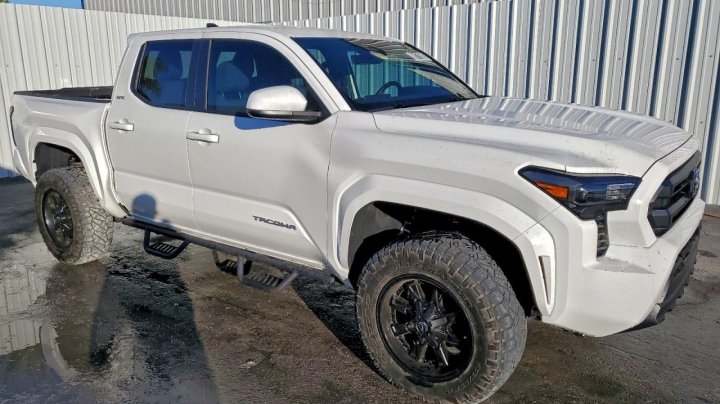Toyota TACOMA  2025