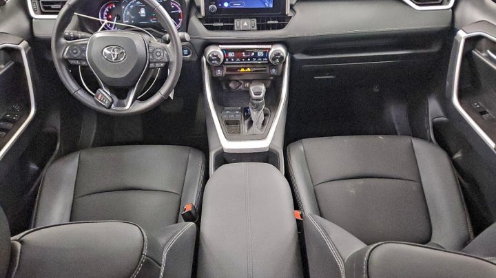Toyota RAV4  2024