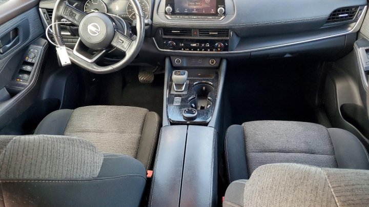 Nissan ROGUE  2021