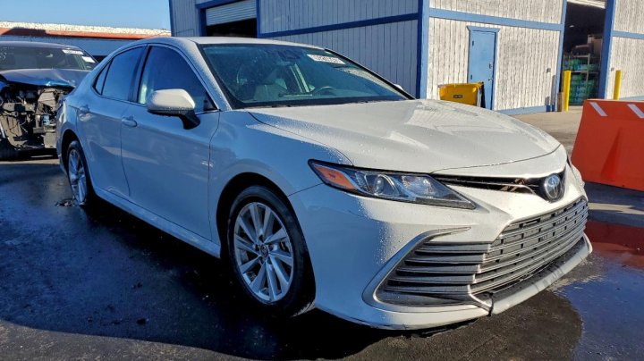 Toyota Camry  2023
