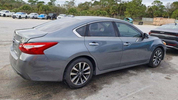 Nissan Altima  2017