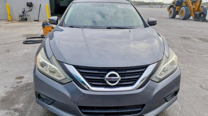 Nissan Altima  2017