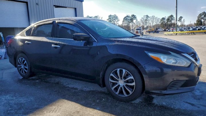 Nissan Altima  2016