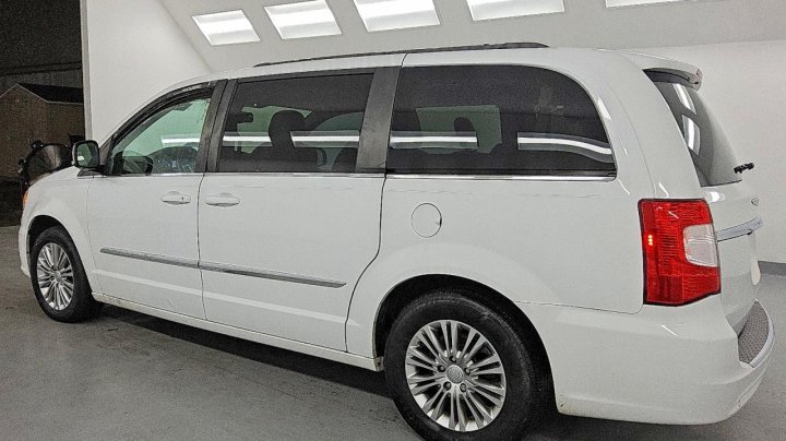 CHRYSLER TOWN & COUNTRY  2015