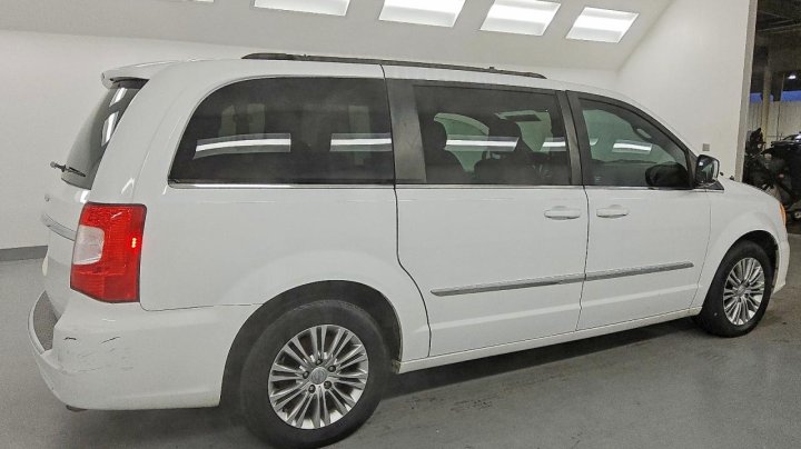 CHRYSLER TOWN & COUNTRY  2015