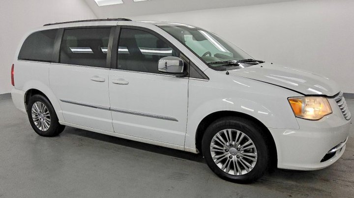CHRYSLER TOWN & COUNTRY  2015