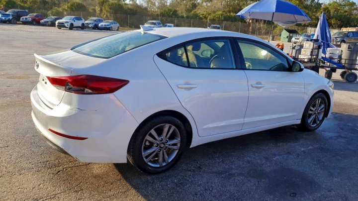 Hyundai Elantra  2018