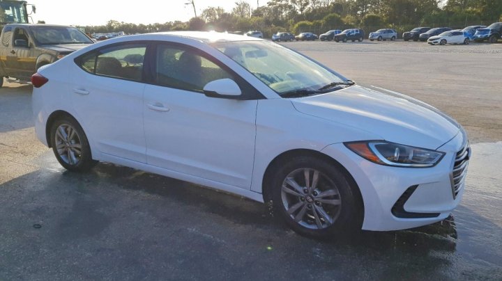 Hyundai Elantra  2018