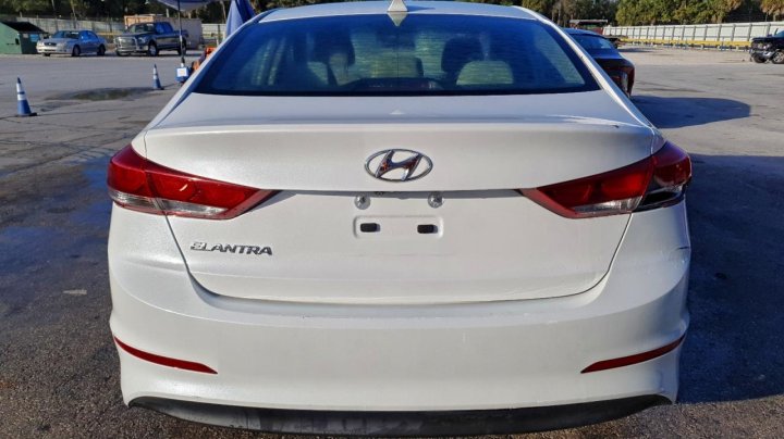 Hyundai Elantra  2018