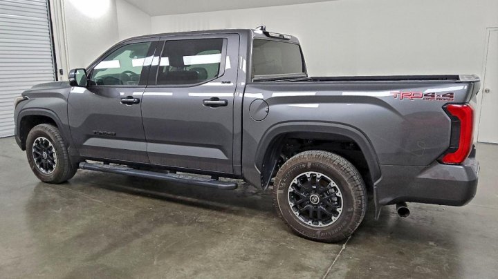 Toyota TUNDRA  2023