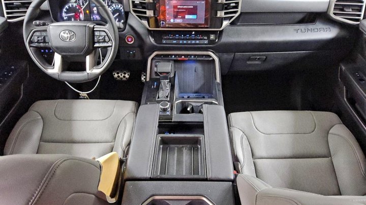 Toyota TUNDRA  2023