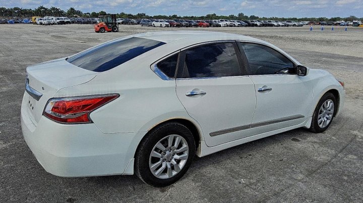 Nissan Altima  2015