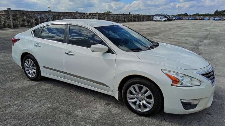 Nissan Altima  2015
