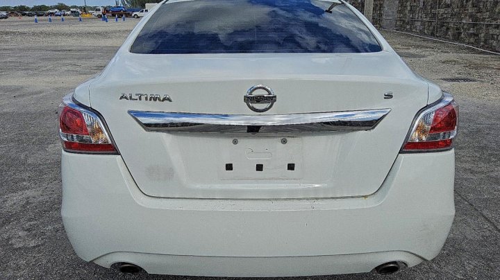 Nissan Altima  2015