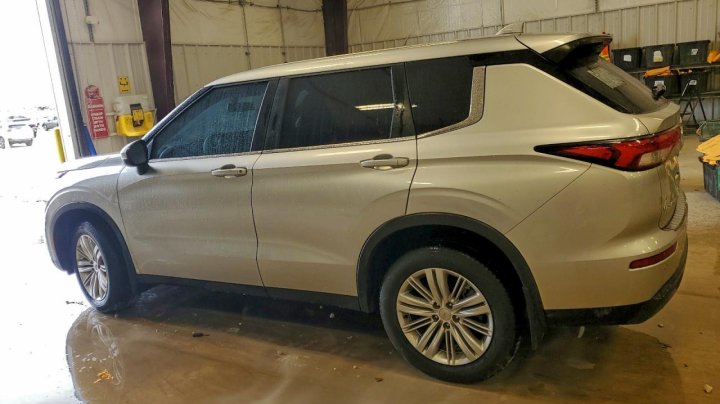 Mitsubishi Outlander  2023