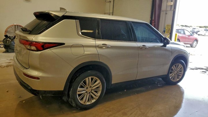Mitsubishi Outlander  2023