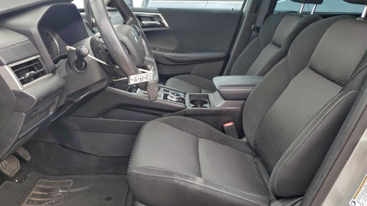 Mitsubishi Outlander  2023
