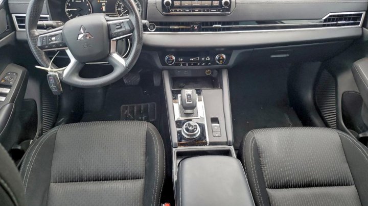 Mitsubishi Outlander  2023