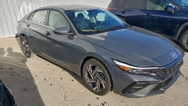 Hyundai Elantra  2025