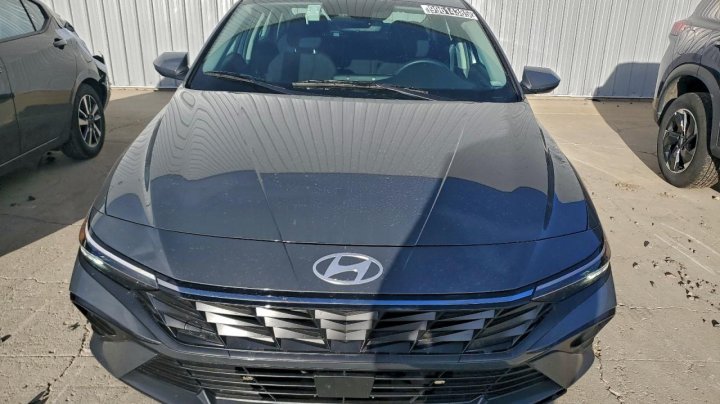 Hyundai Elantra  2025