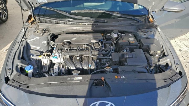 Hyundai Elantra  2025