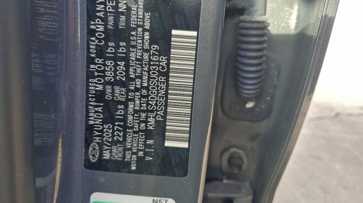 Hyundai Elantra  2025