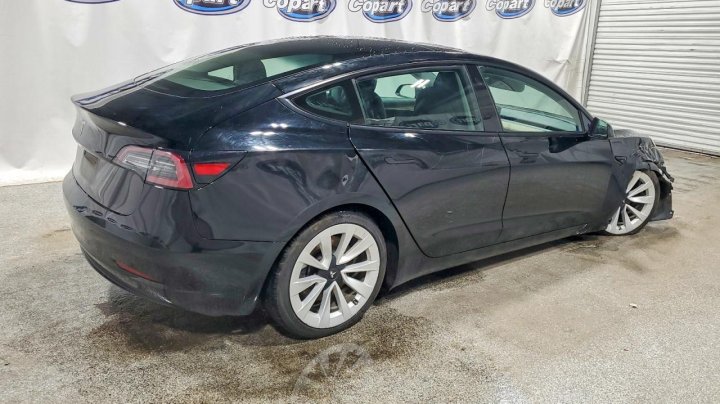 Tesla Model 3  2023