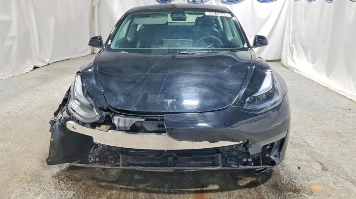 Tesla Model 3  2023