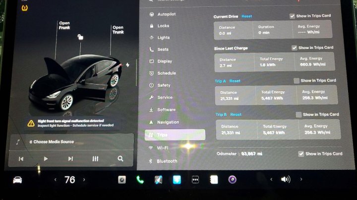 Tesla Model 3  2023
